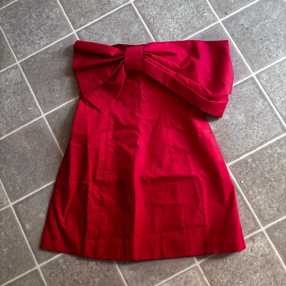 Chic One-Shoulder Red Dress - Picture 5 of 8